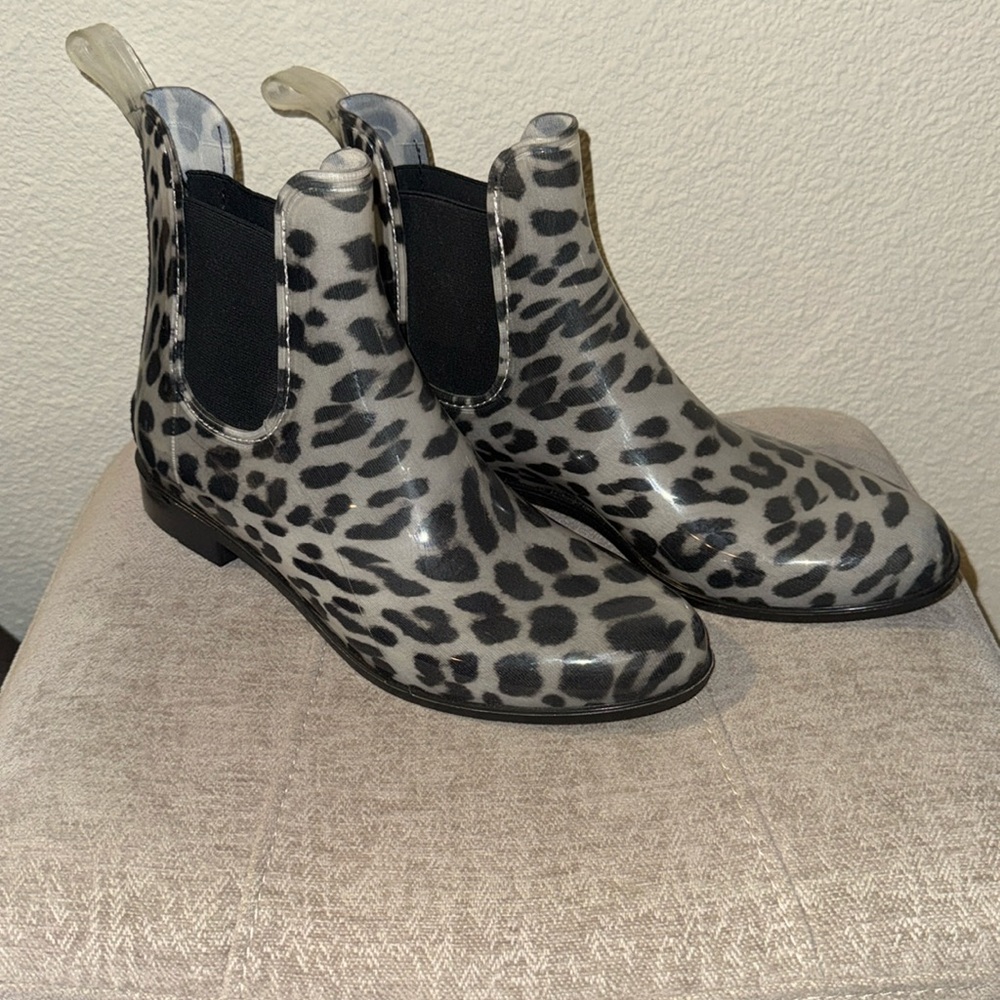 Nine West Rain boots. Short